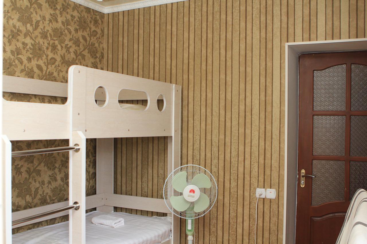 Holiday Hostel House Bischkek Exterior foto