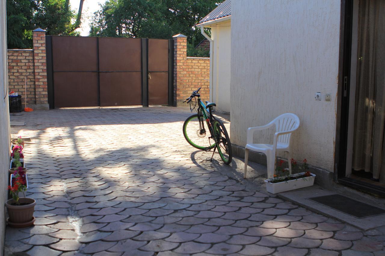 Holiday Hostel House Bischkek Exterior foto